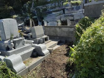 鶴岡市　お墓周辺の除草作業